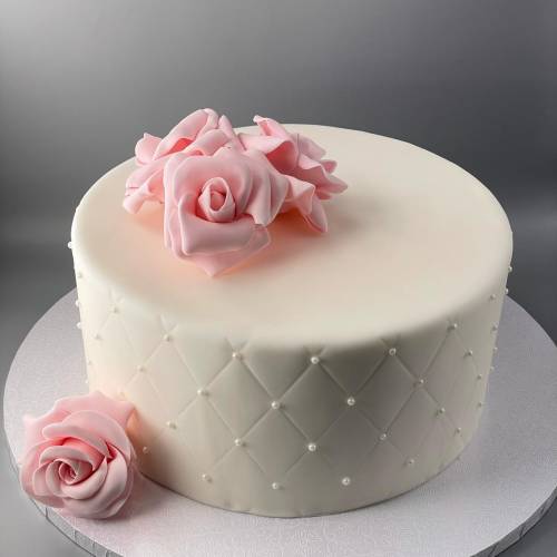 Artisan cake creation
