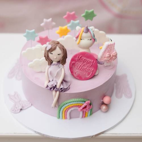 Artisan cake creation