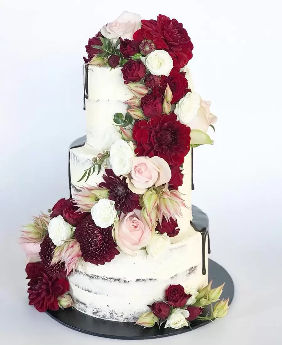 Artisan cake creation