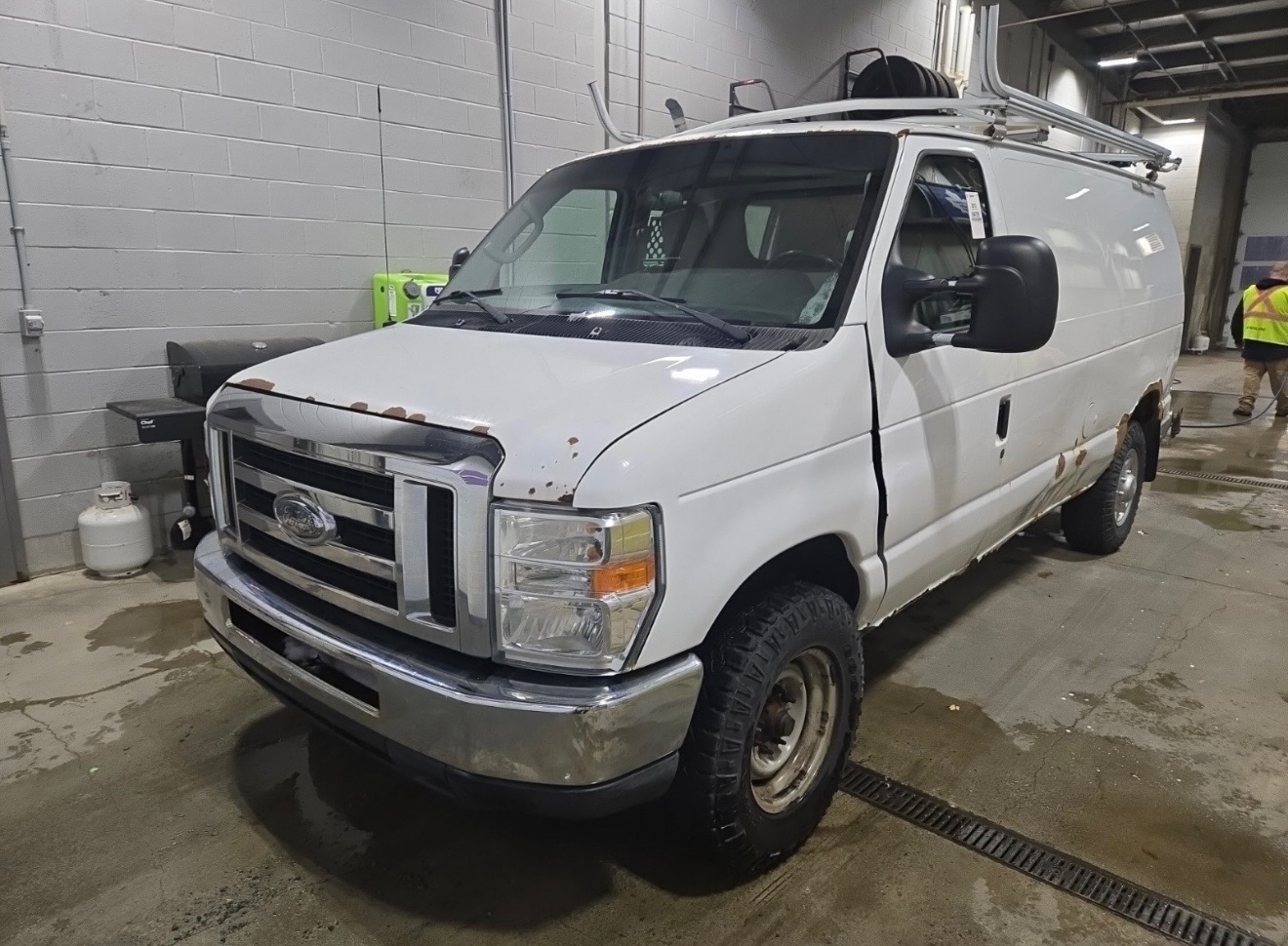 2013 FORD E-350