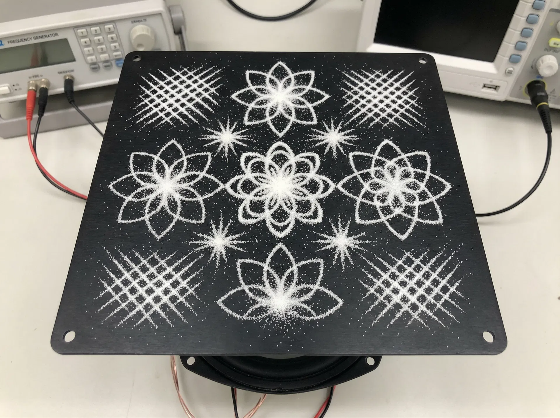 音の形（クラドニ図形）