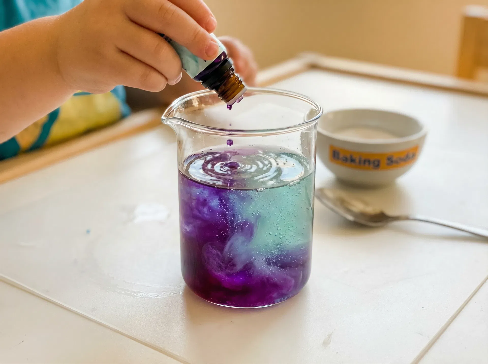 重曹水を入れてみようのイラスト