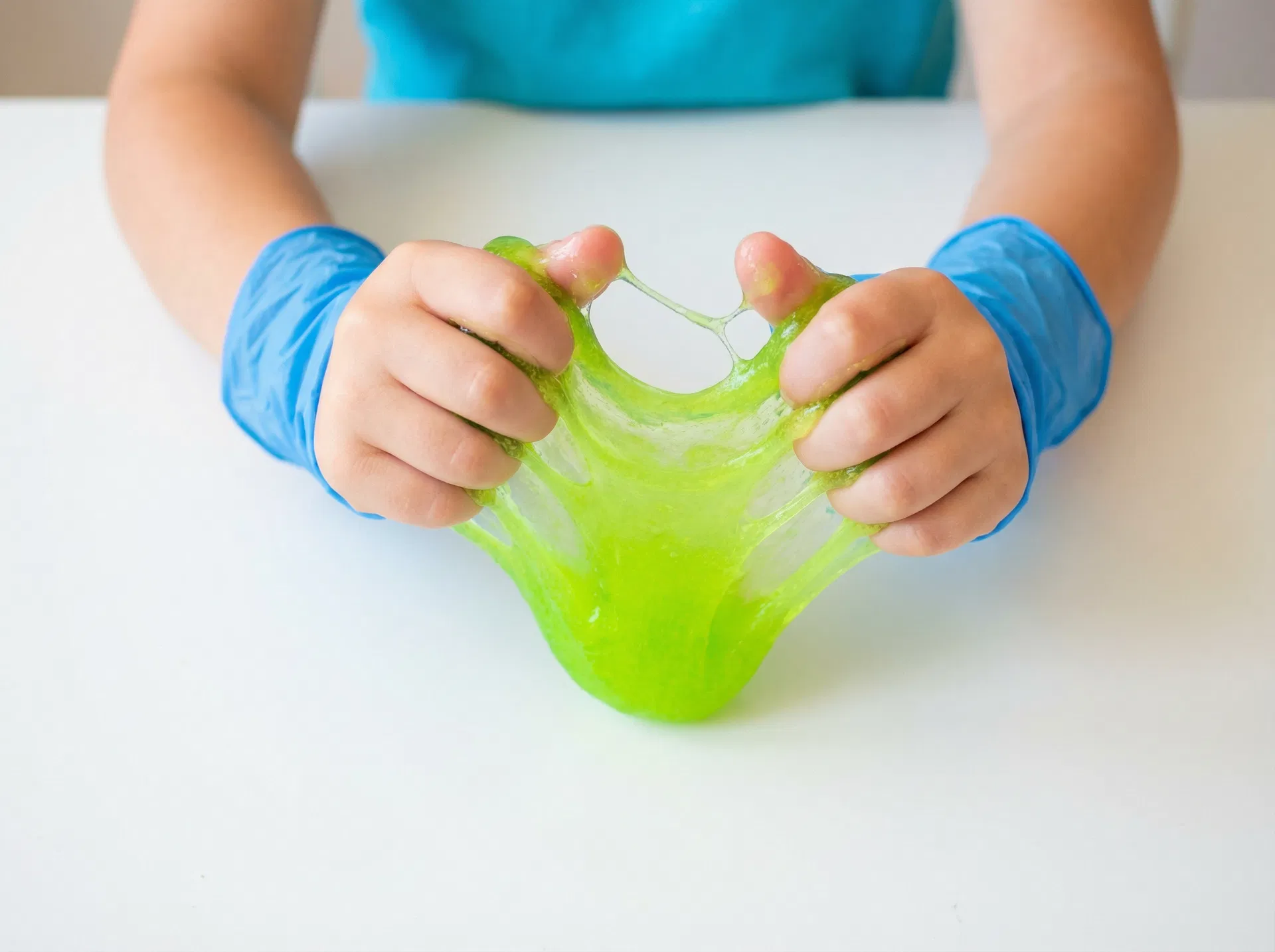 手でこねるのイラスト