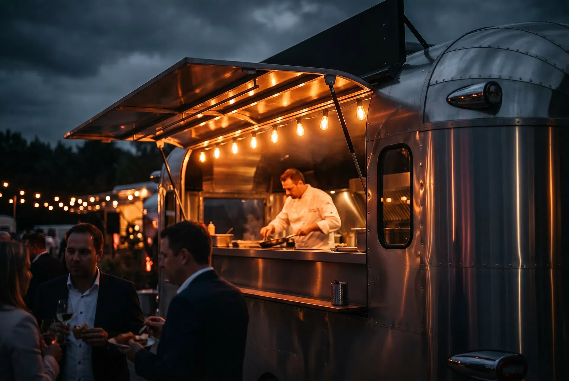 STREETFLEET Steel Liner bei Nacht