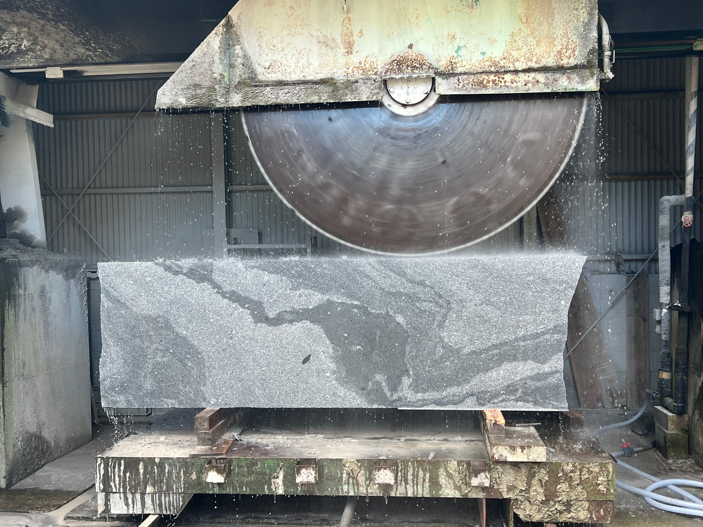 桜川まかべ石　切削加工