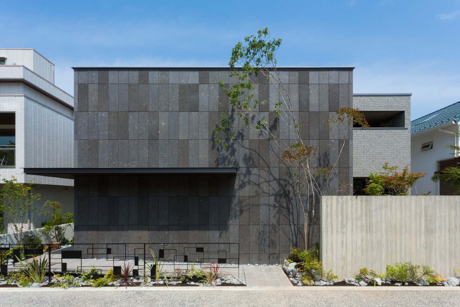 積水ハウス イズ広島アスタ展示場 
白河石 × 伊達冠石で創る唯一無二の空間