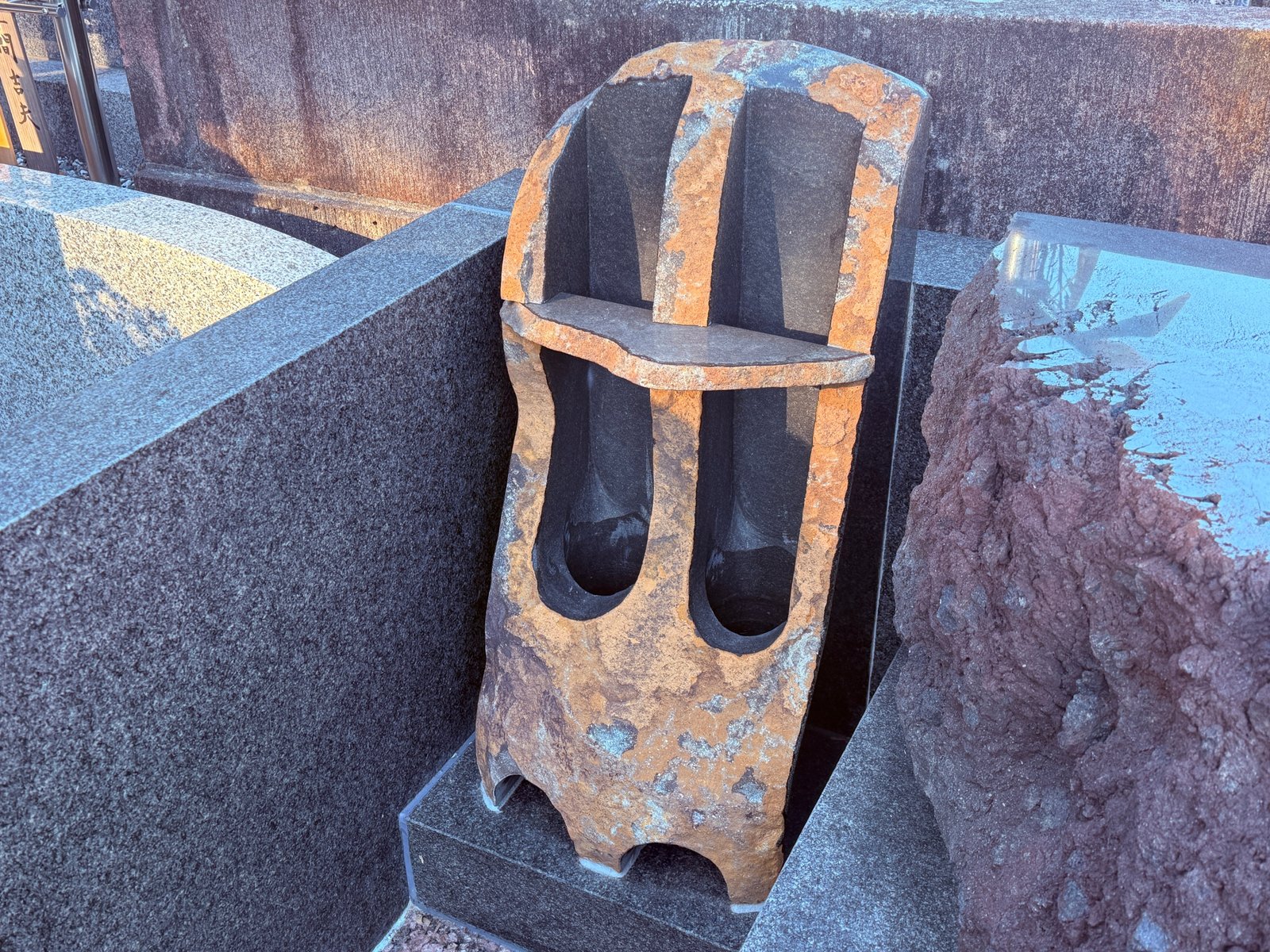 今川家墓地 
石と向き合い、かたちを積み重ねた墓所 6