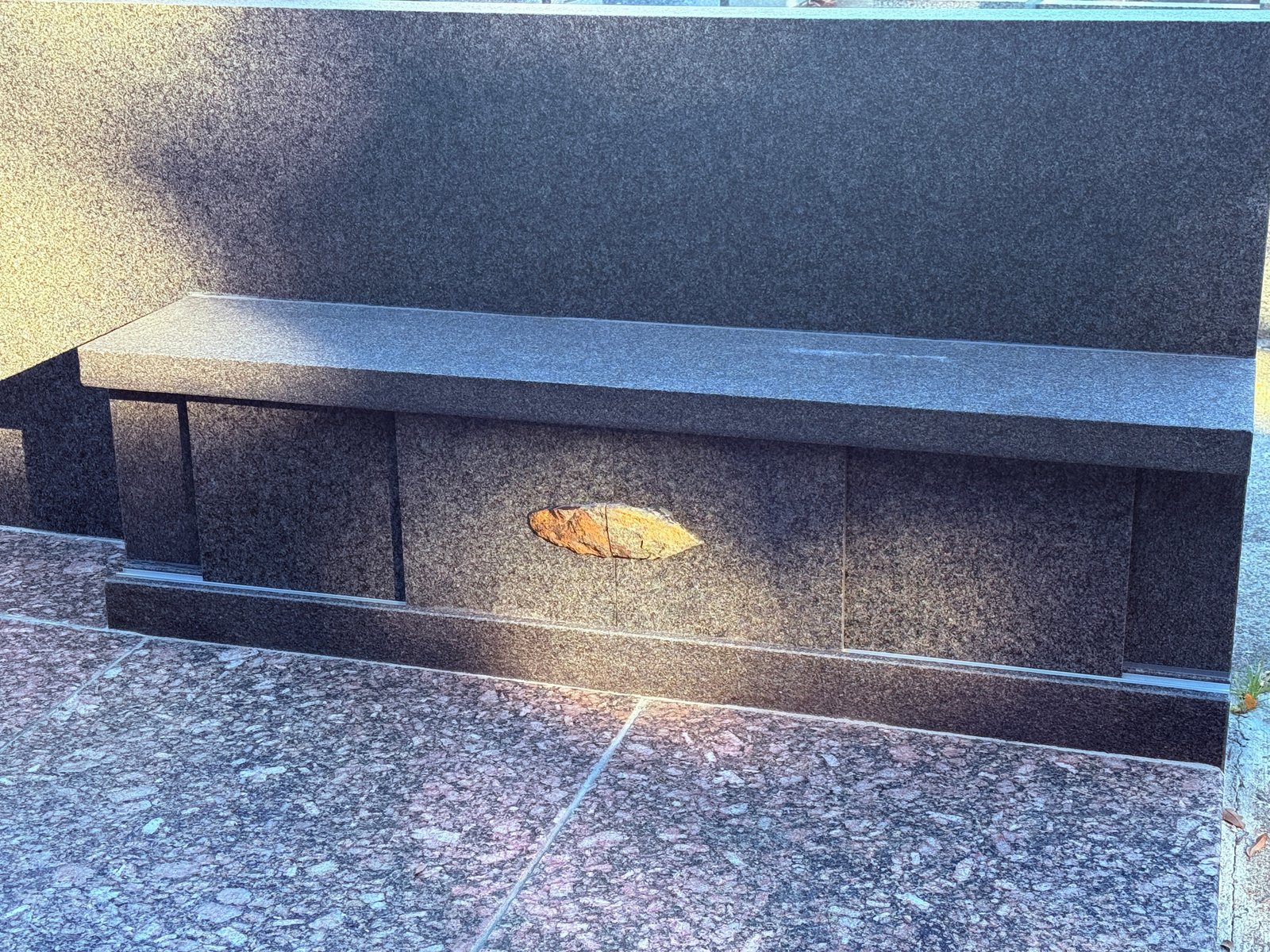 今川家墓地 
石と向き合い、かたちを積み重ねた墓所 5