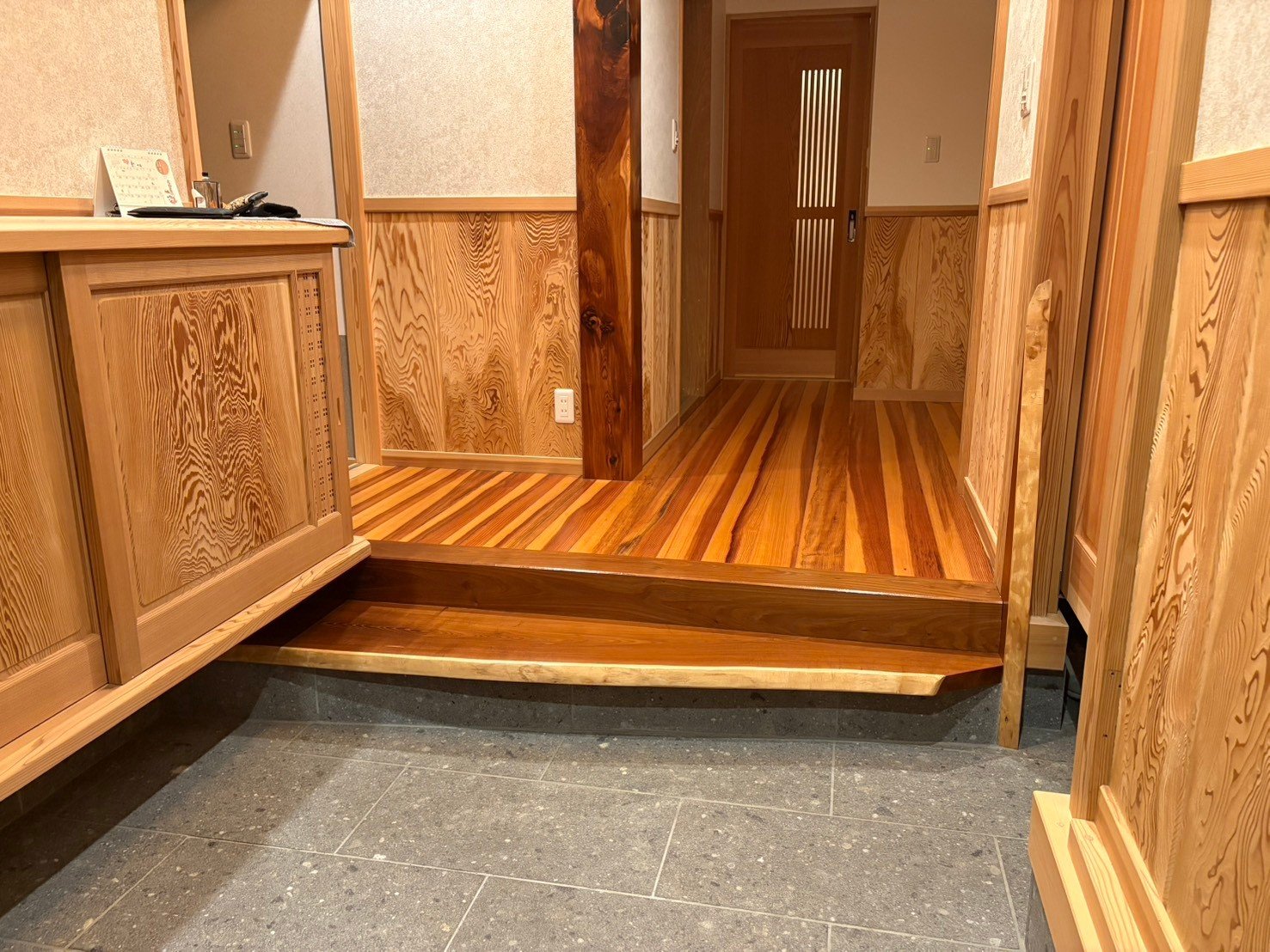 佐川住建様 ─ 木と石が自然に馴染む、白河石黒目と伊達冠石
（茨城県高萩市） 4