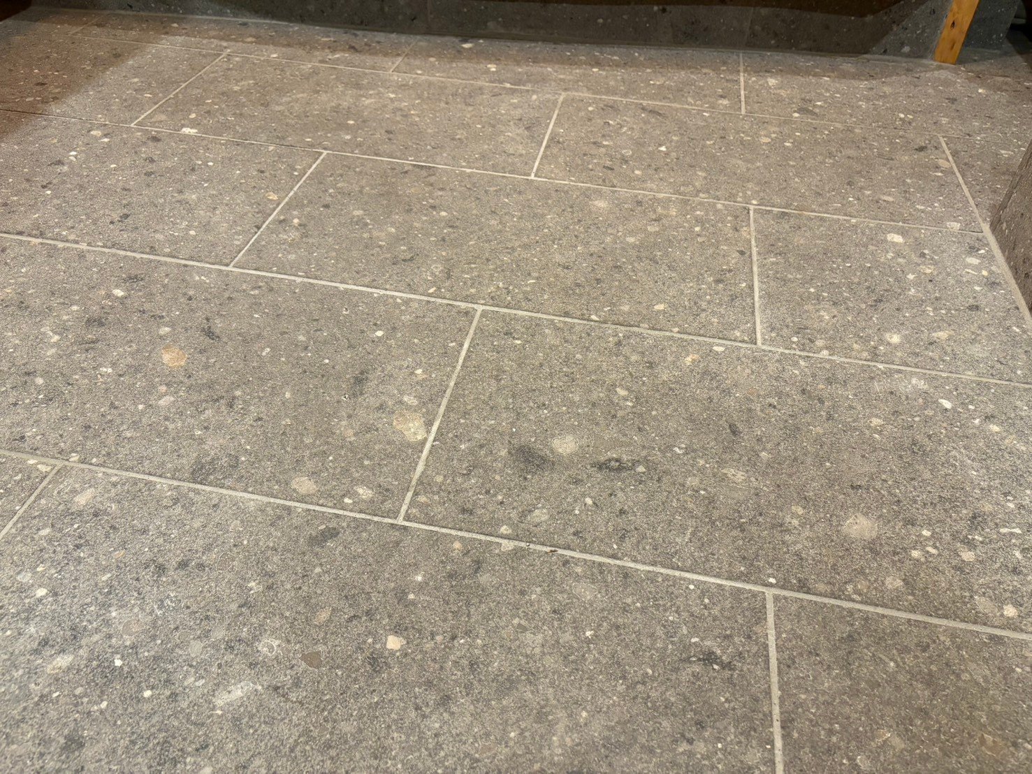 佐川住建様 ─ 木と石が自然に馴染む、白河石黒目と伊達冠石
（茨城県高萩市） 3