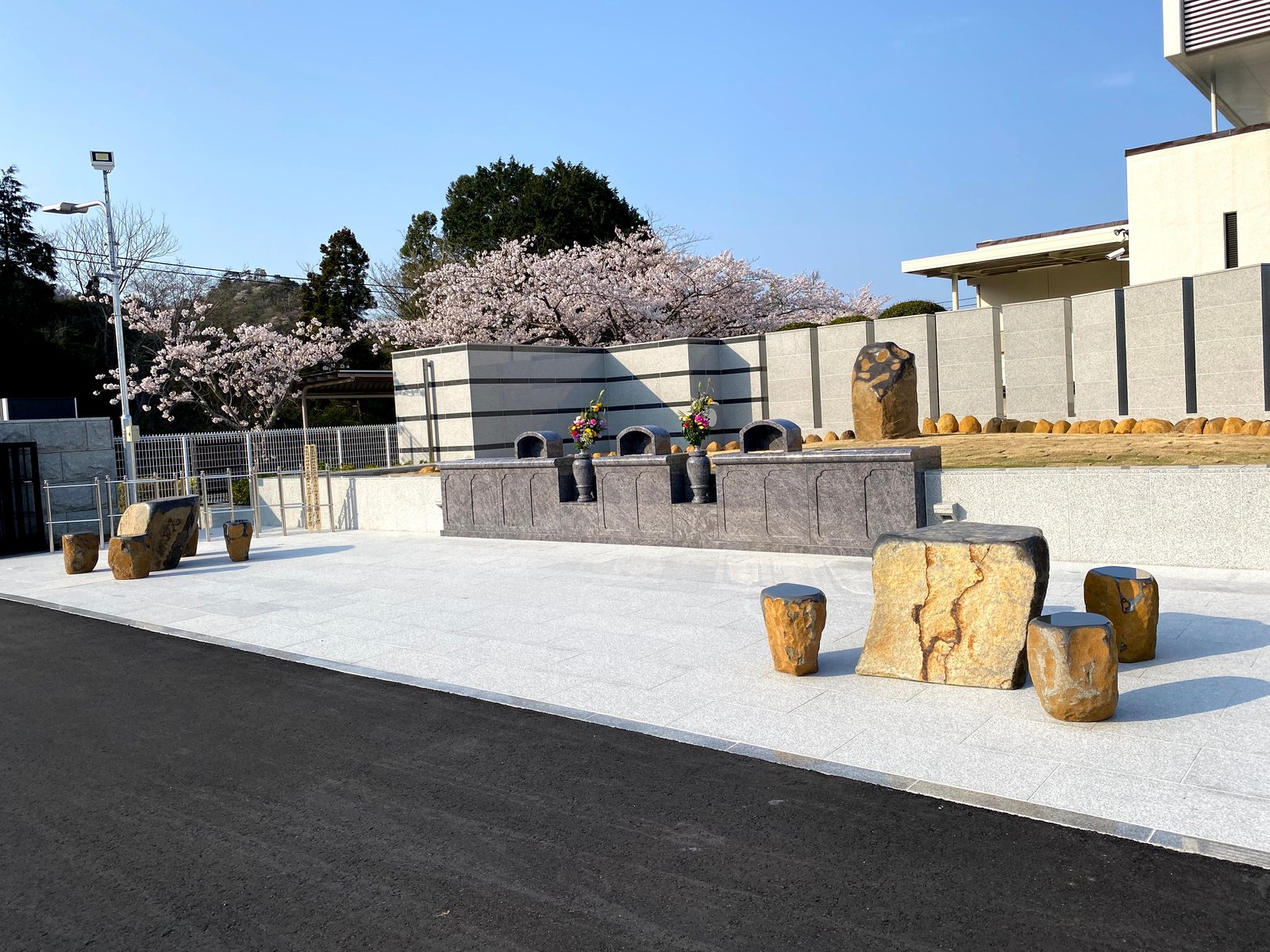 平和台霊園 永代供養塔「天空」
― 伊達冠石による自然石モニュメント ― - 追加画像3