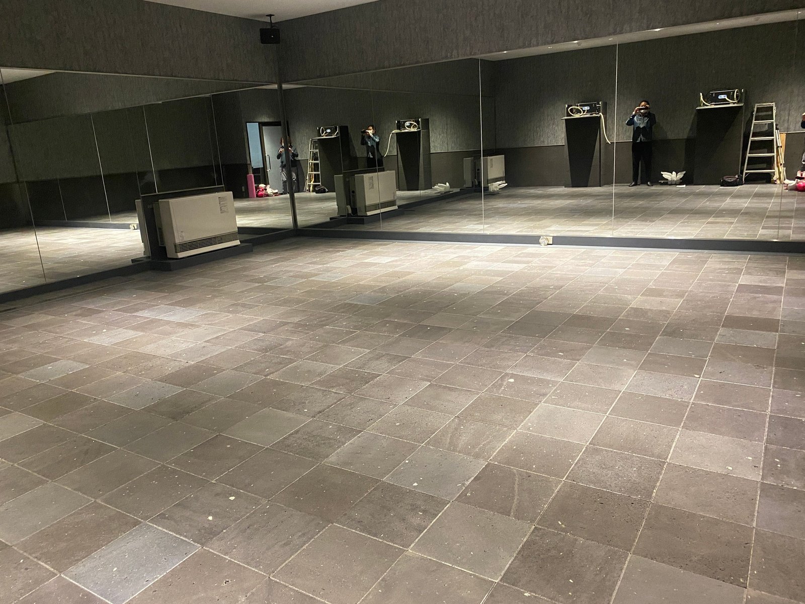 溶岩を用いたロウリュサウナ／溶岩ホットスタジオ
― 溶岩が支える二つの温熱空間 ― 3