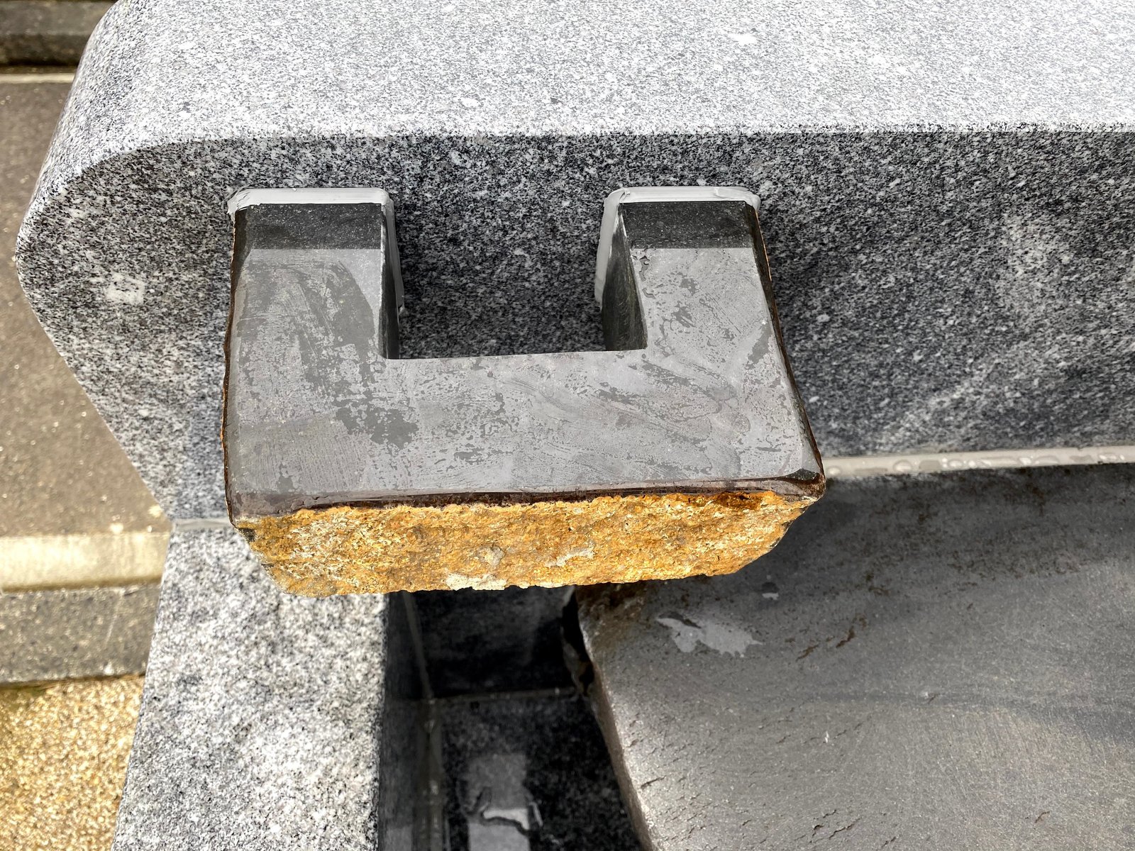 鈴木家墓地 
国産石を重ね、日本らしさをかたちにした墓所 5