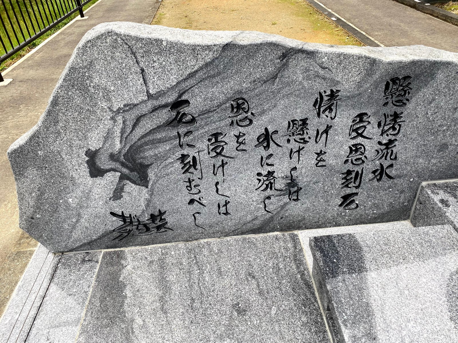 鈴木家墓地 
国産石を重ね、日本らしさをかたちにした墓所 6