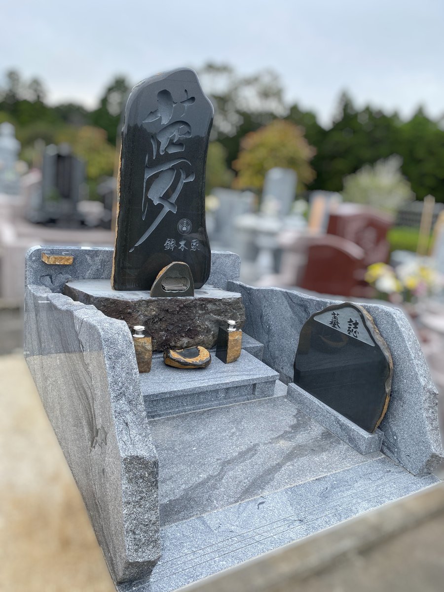 鈴木家墓地 
国産石を重ね、日本らしさをかたちにした墓所 3