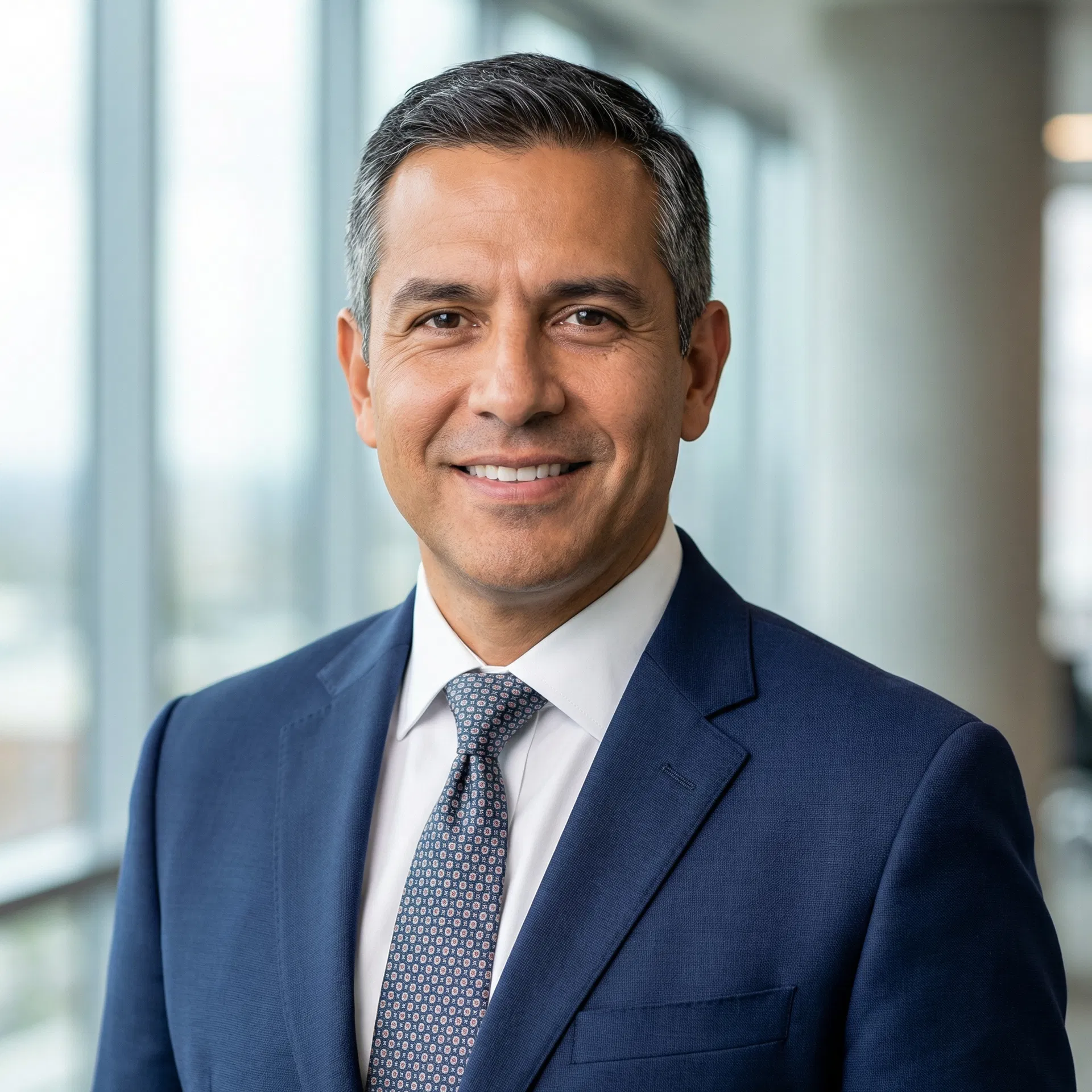 Carlos Mendoza — Director de Operaciones