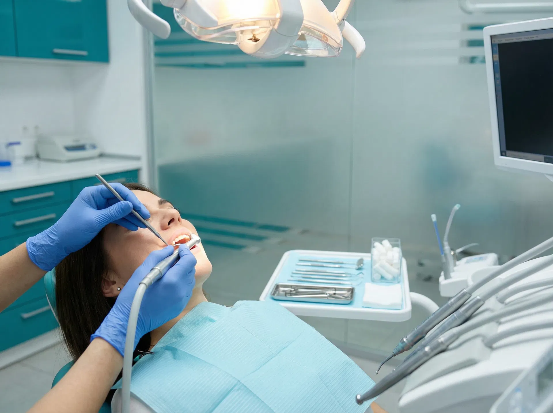 Dental procedure at Molar City MX