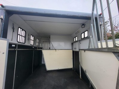 Isuzu NPR Horsebox Horse Box 2009 12