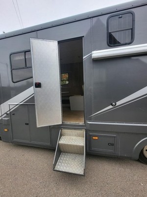 Isuzu NPR Horsebox Horse Box 2009 7