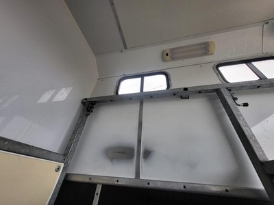 Isuzu NPR Horsebox Horse Box 2009 13