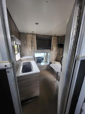 Isuzu NPR Horsebox Horse Box 2009 25