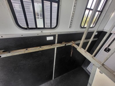 Isuzu NPR Horsebox Horse Box 2009 18
