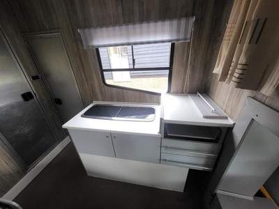 Isuzu NPR Horsebox Horse Box 2009 20