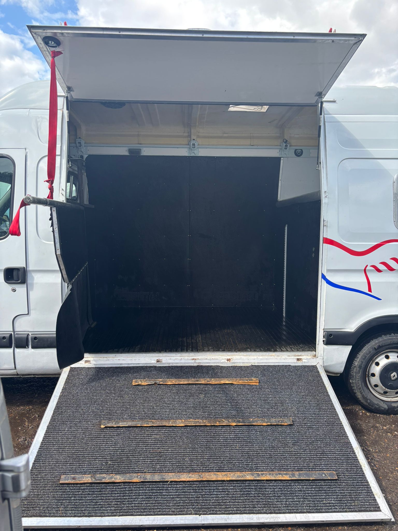 Swift Horsebox 2009 2