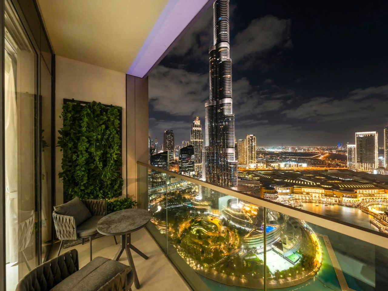 شقة سكاي لاين كراون | غرفتا نوم | إطلالة برج خليفة والنافورة | PS5 - صورة 7