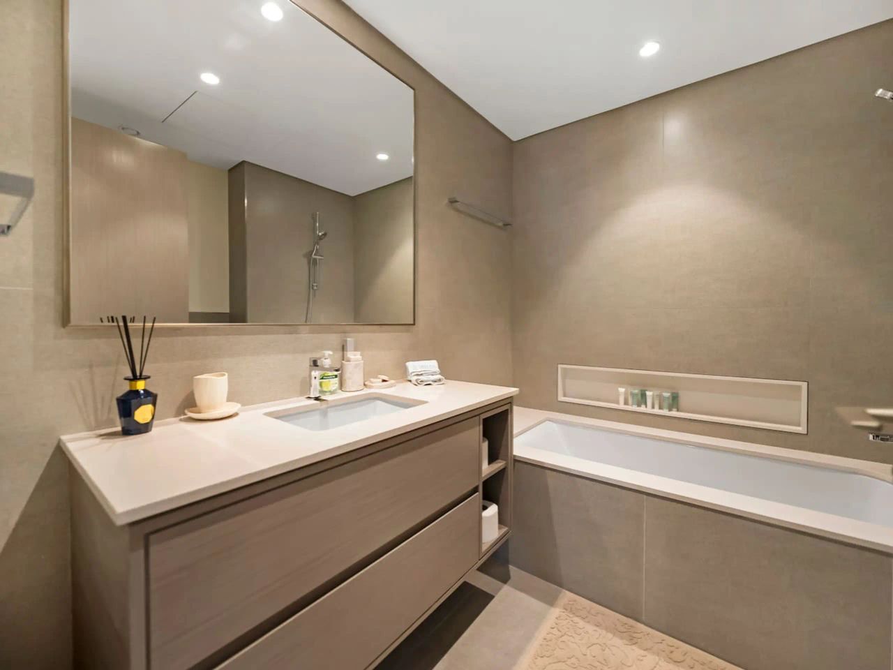 شقة جوهرة داون تاون دبي | إطلالة بانورامية على برج خليفة والنافورة