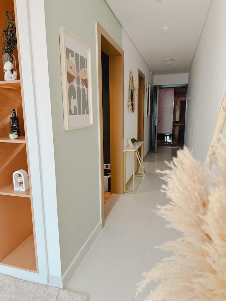 شقة سكاي لاين كراون | غرفتا نوم | إطلالة برج خليفة والنافورة | PS5 - صورة 17