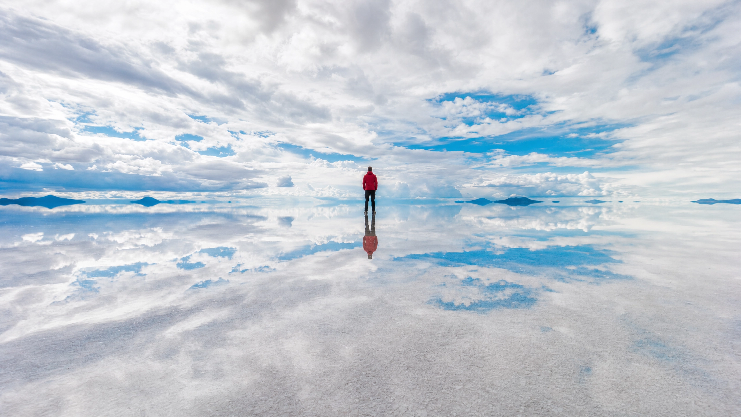 Salar de Uyuni Spiegeleffekt – der weltgrößte Salzsee Boliviens spiegelt den Himmel nach dem Regen: So erlebst du ihn ohne Touristenmassen