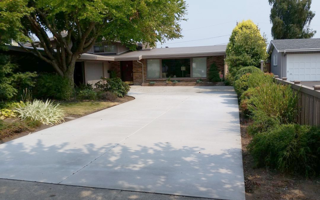 Decorative concrete patio by Mitchell Concrete LLC