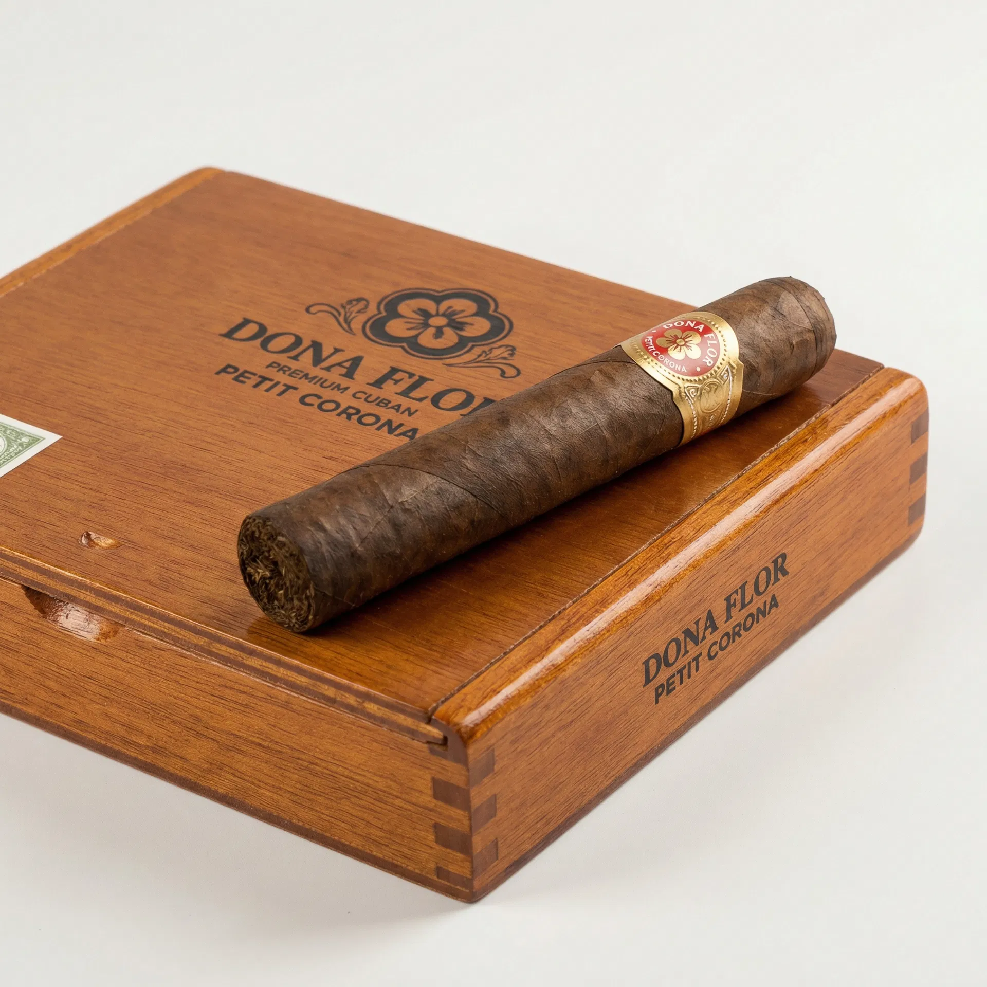 Charuto Dona Flor Petit Corona