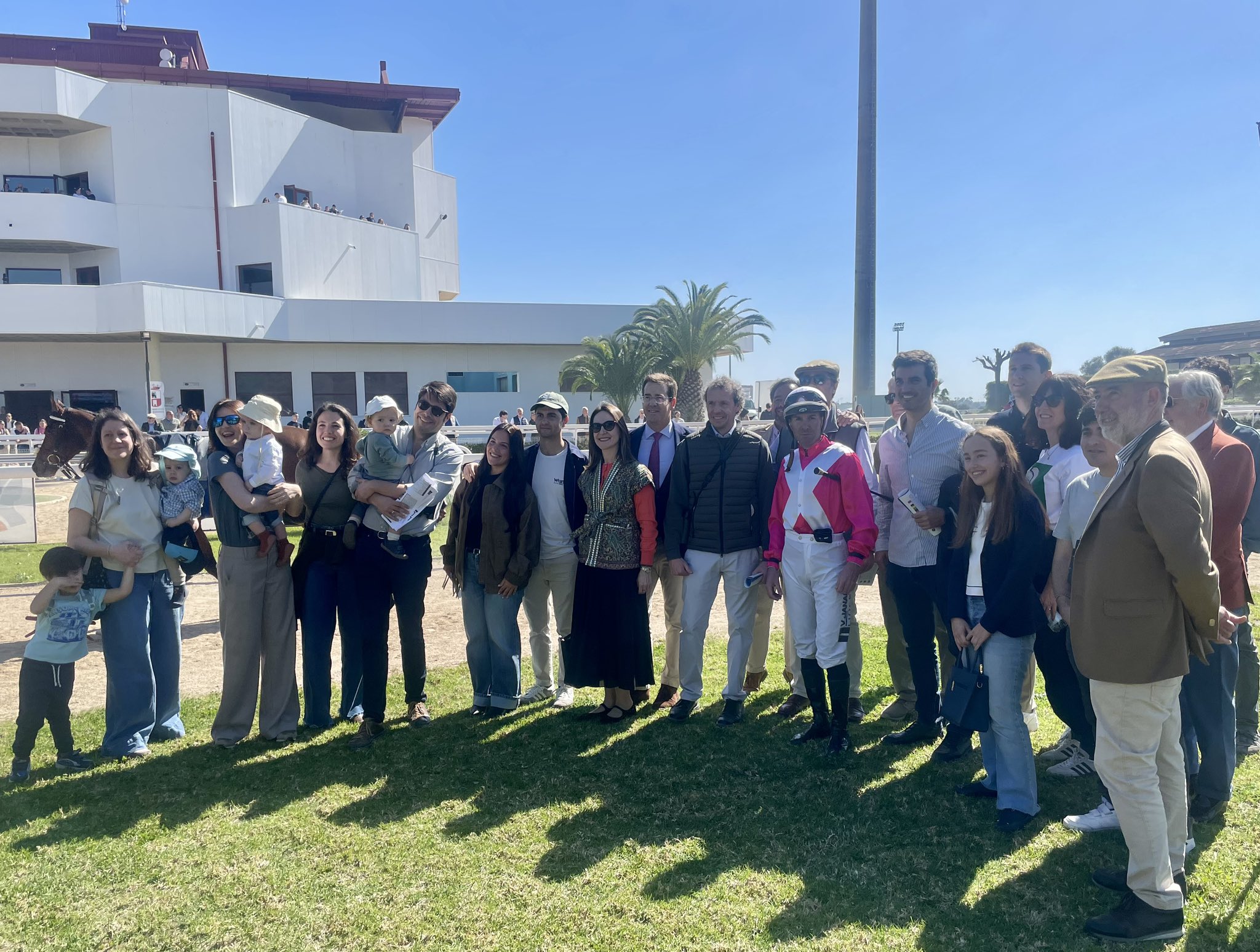 BENEFICIOS EXCLUSIVOS EN DÍA DE CARRERAS