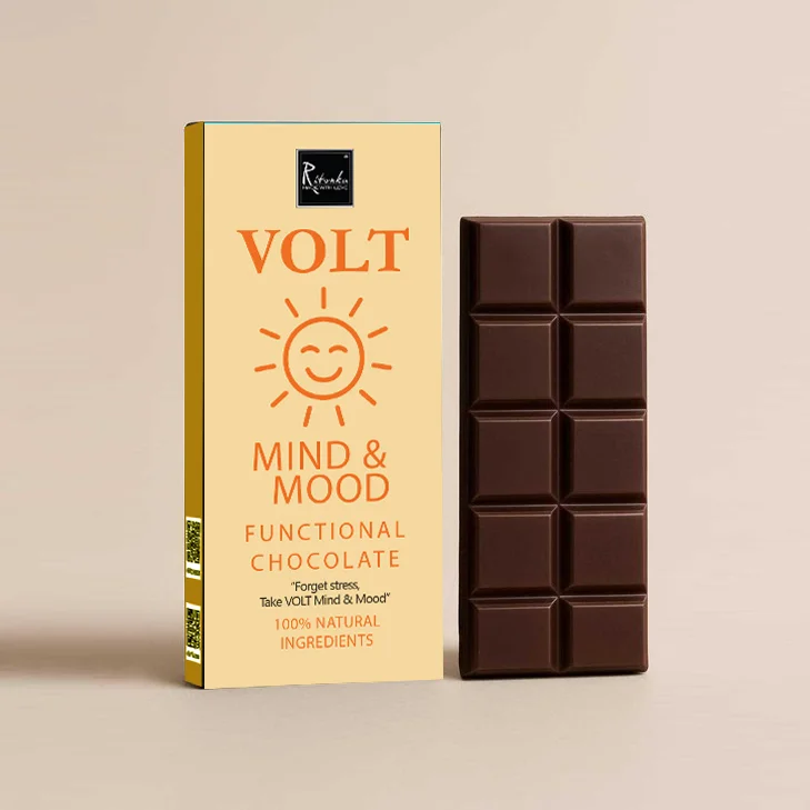 Ritonka VOLT Mind & Mood vegane Schokolade mit Banane, Safran und Kakaonibs, appetitlich präsentiert.