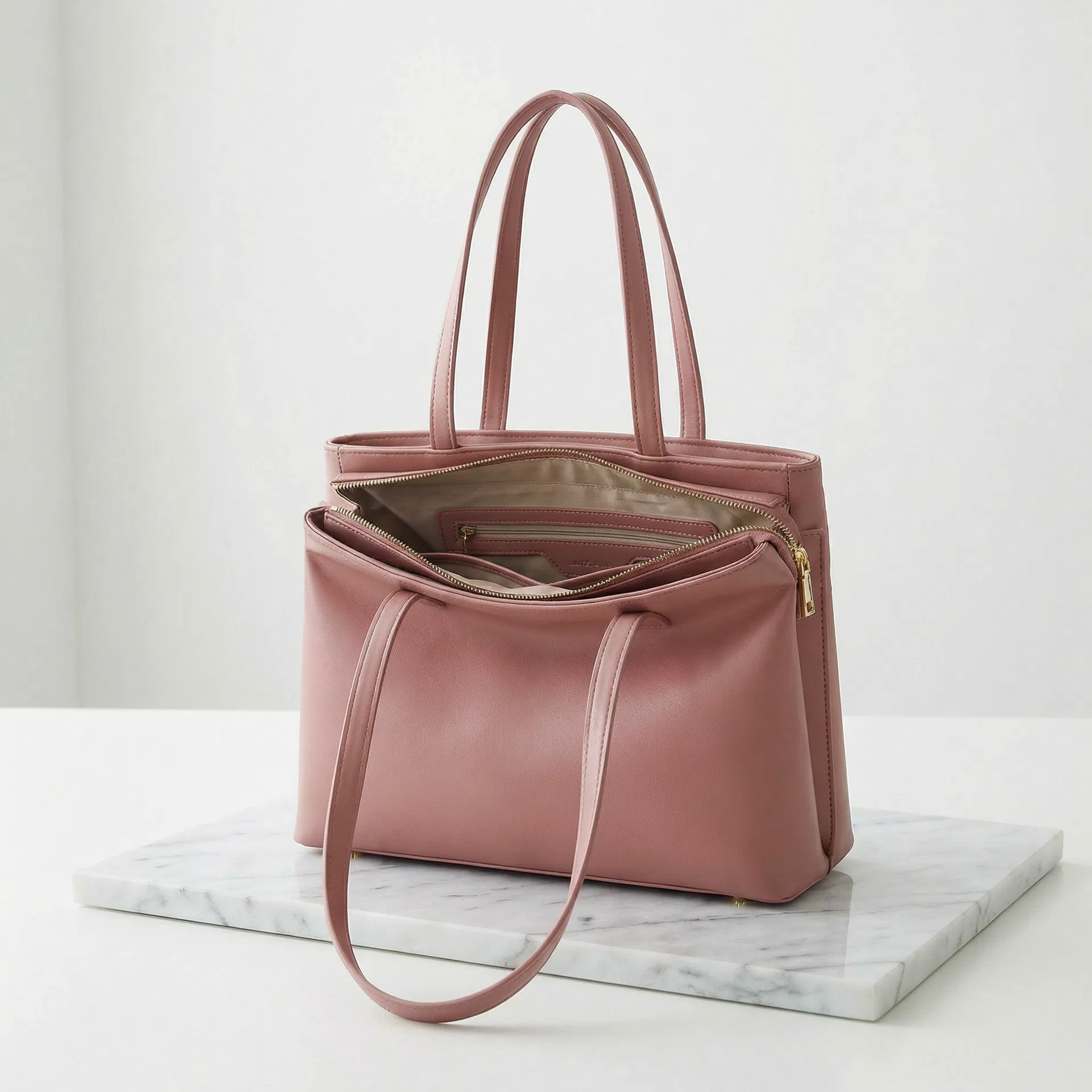 CASA Signature Tote กระเป๋าทรงโท้ท Signature CASA | CASA Thailand