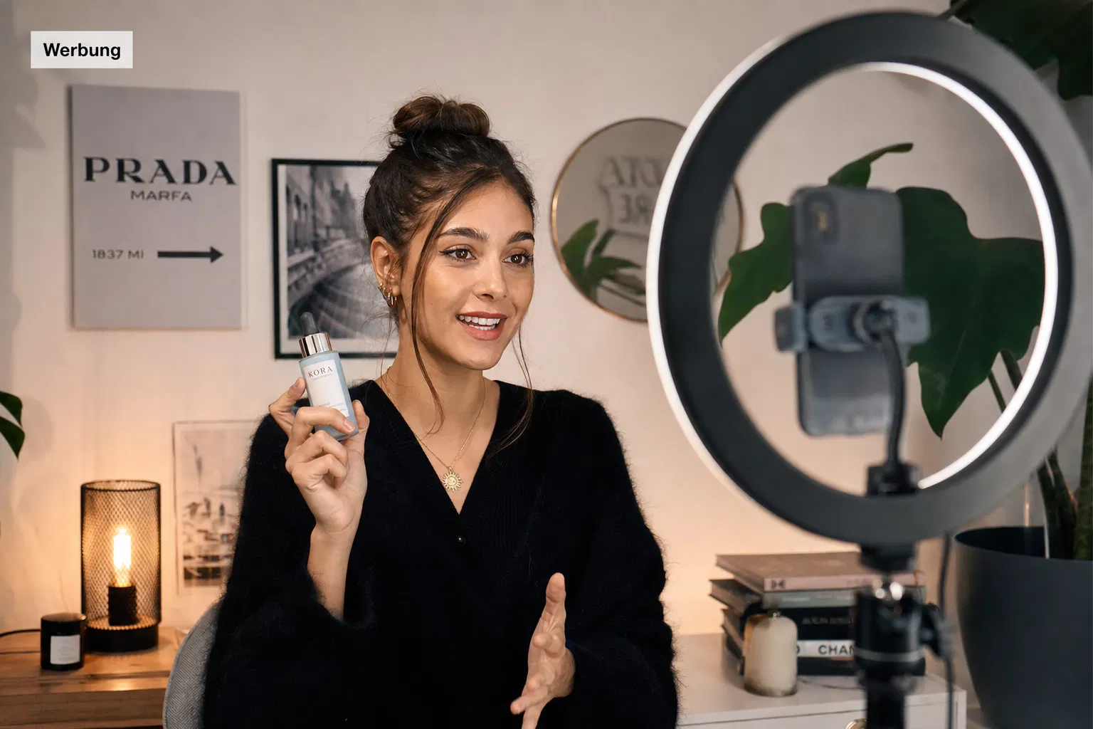 Influencerin filmt Werbevideo mit sichtbarem 'Werbung'-Label – Kennzeichnungspflicht § 5a UWG Social Media