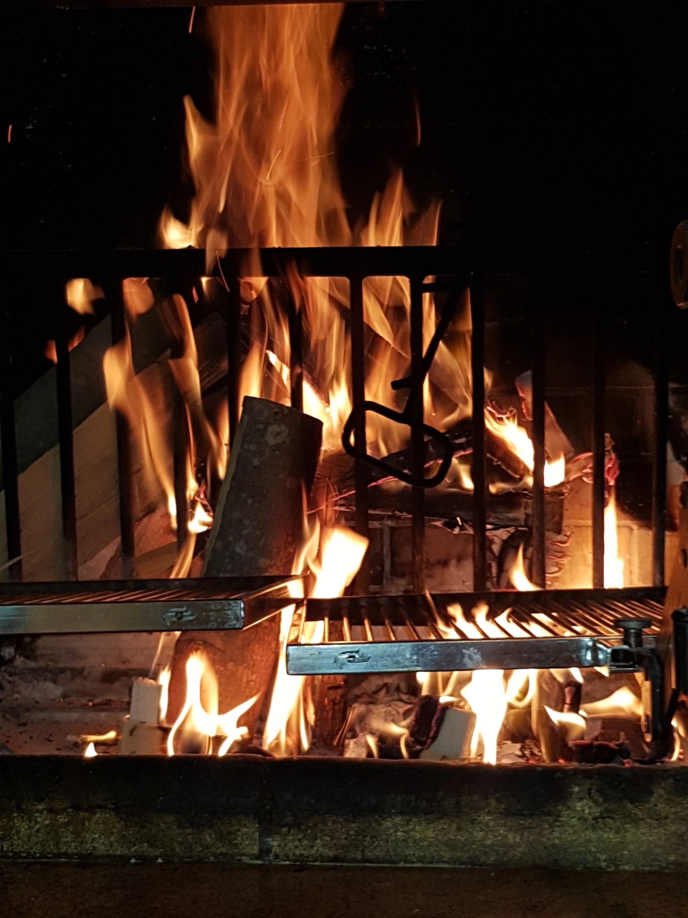 Offenes Cheminée im Winter