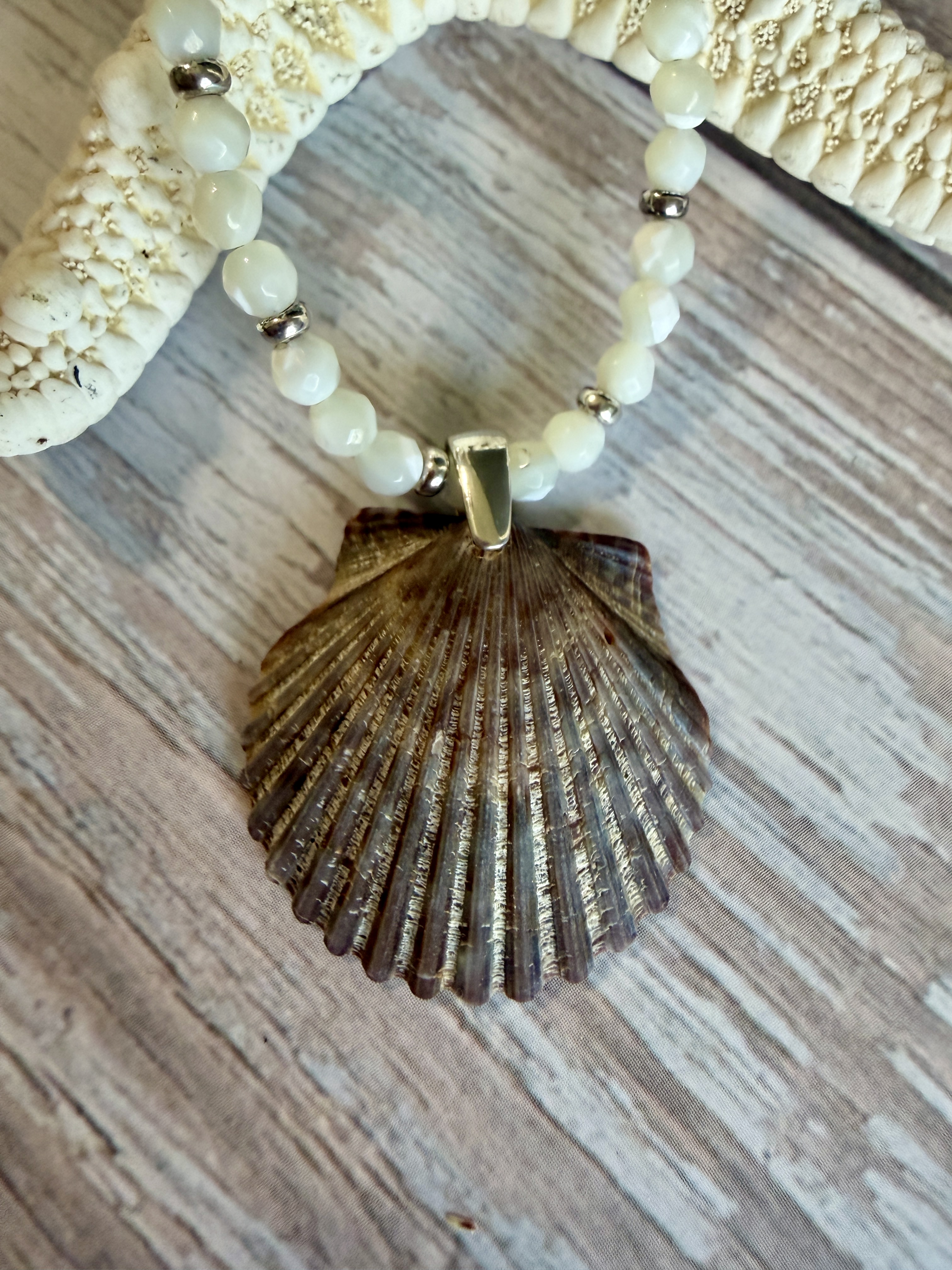 Mother of Pearl necklace with Shell Pendant thumbnail 8