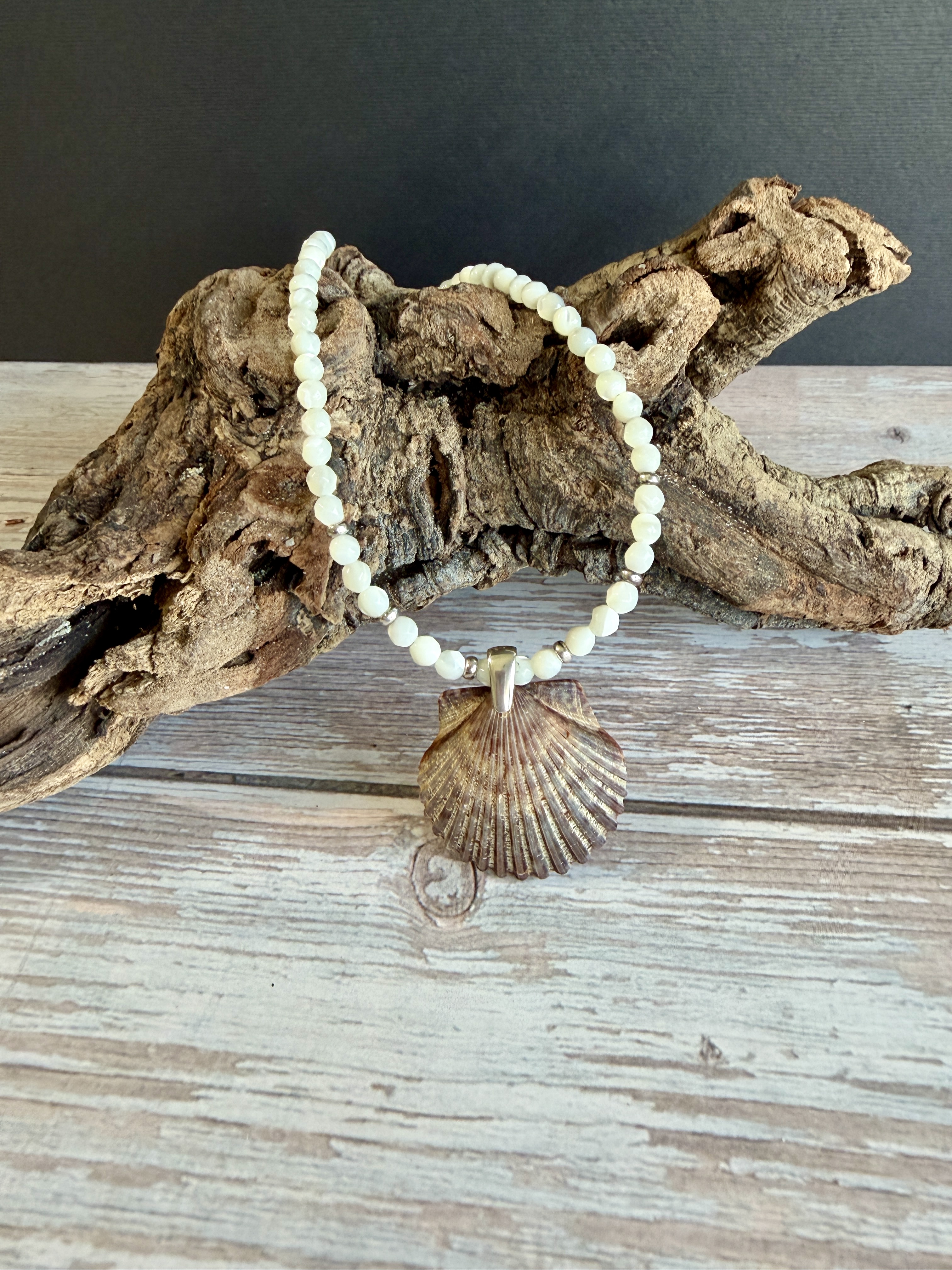 Mother of Pearl necklace with Shell Pendant thumbnail 7