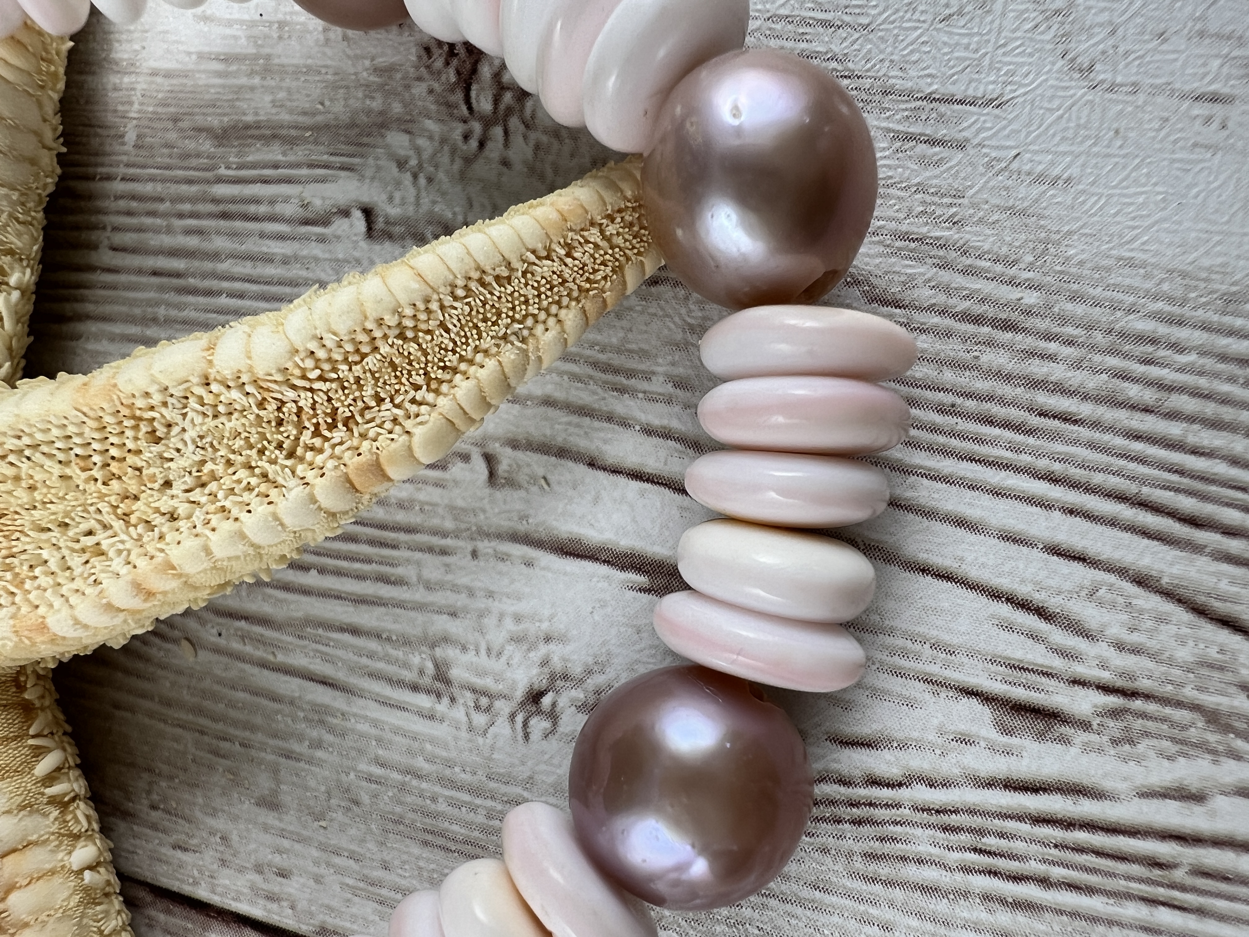 Queen Conch Shell and Pink Pearl Stretch Bracelet thumbnail 5