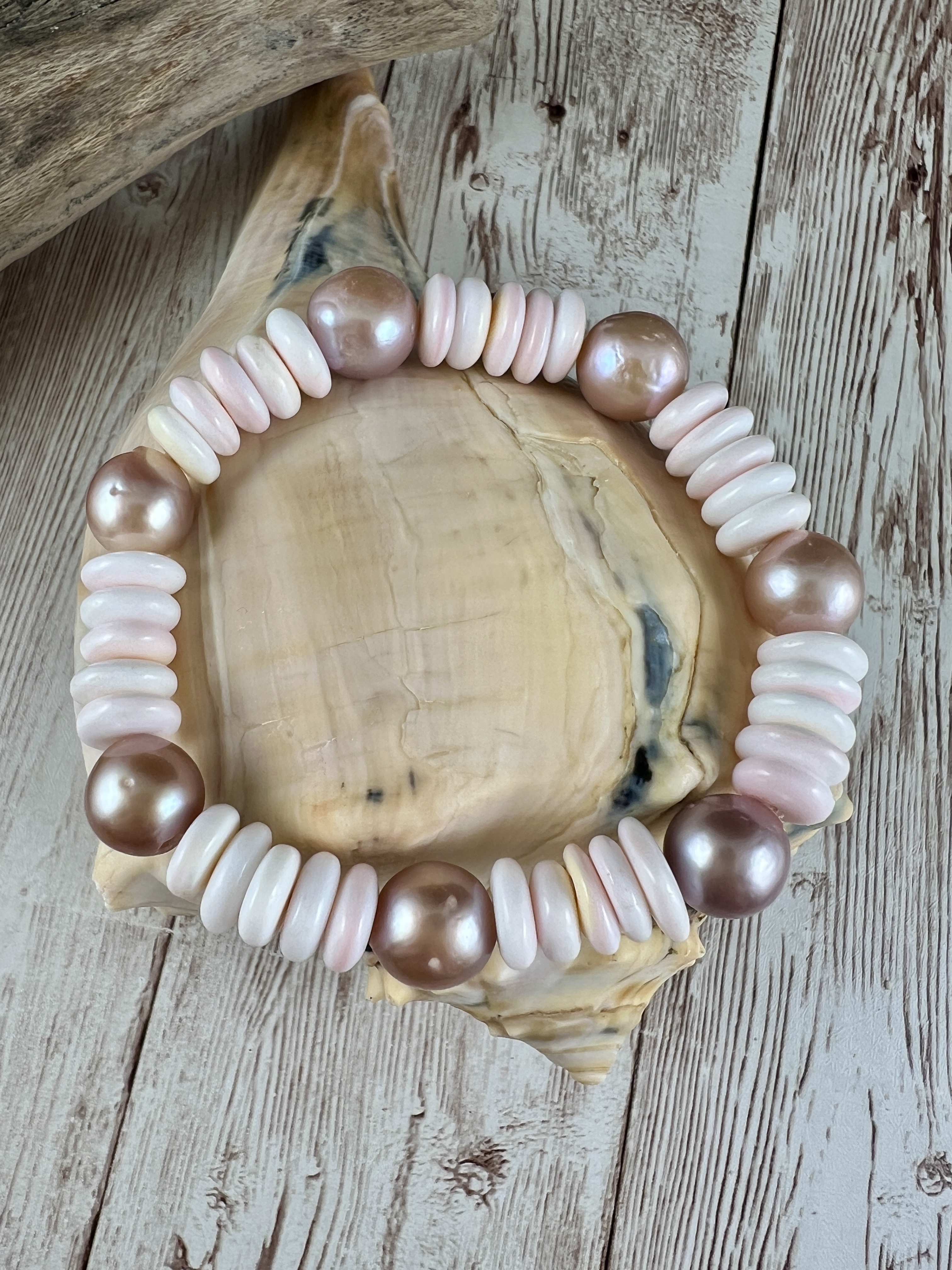 Queen Conch Shell and Pink Pearl Stretch Bracelet