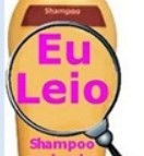 Eu leio o shampoo no banheiro