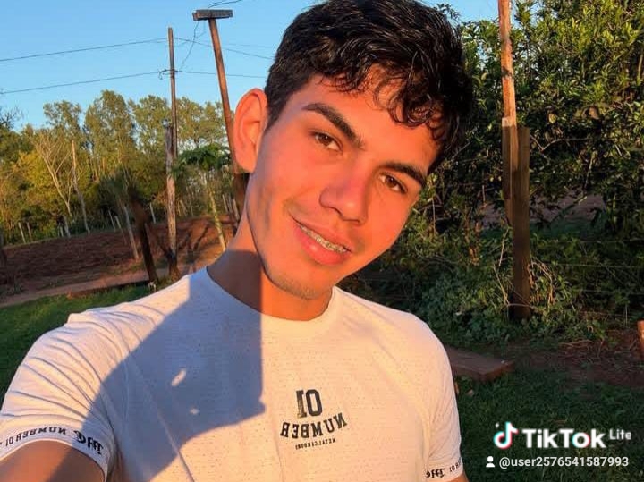Sou muito calmo carinhoso romântico  — foto 2 de 3