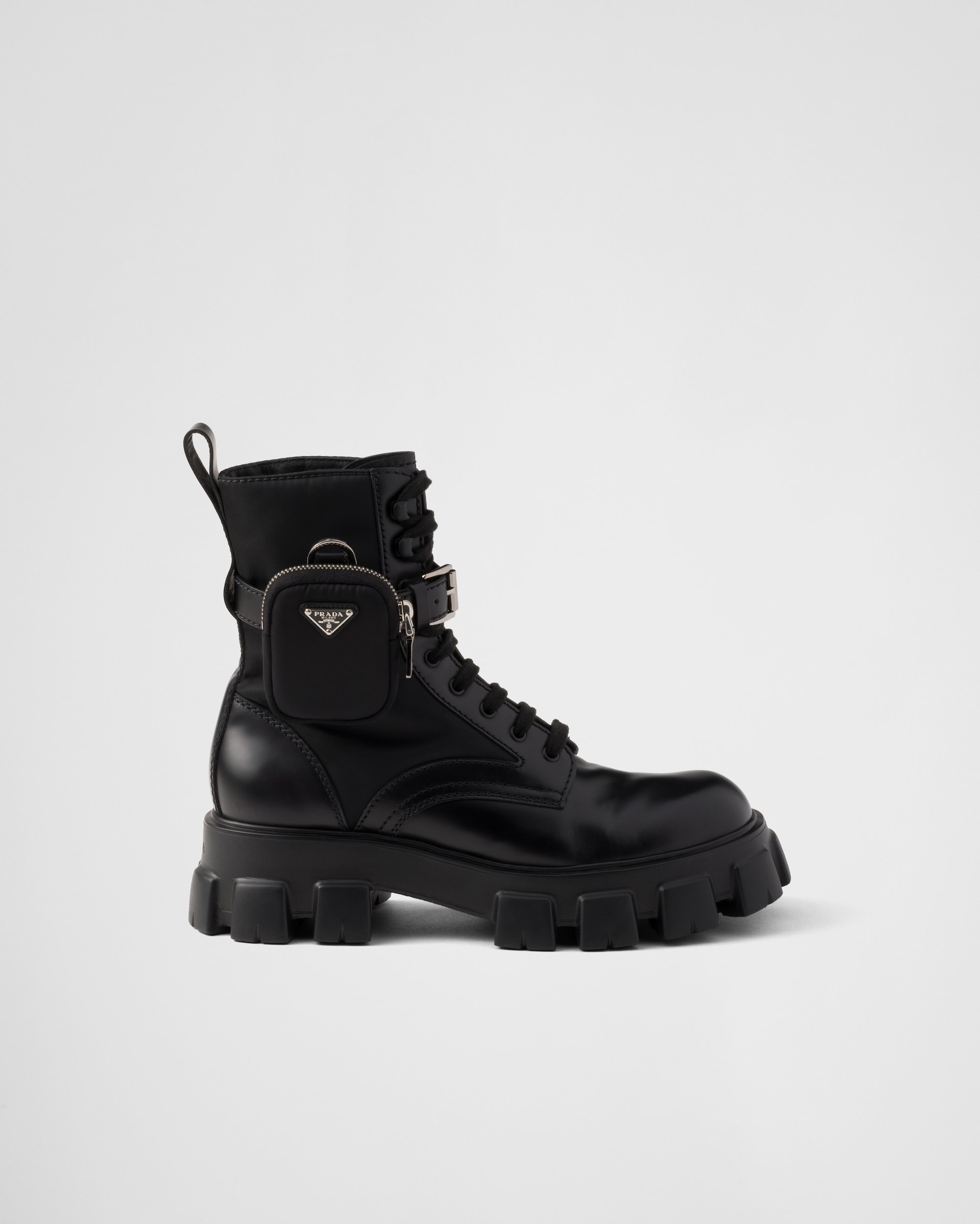 Bota Prada Monolith em couro escovado e Re-Nylon — Preto
