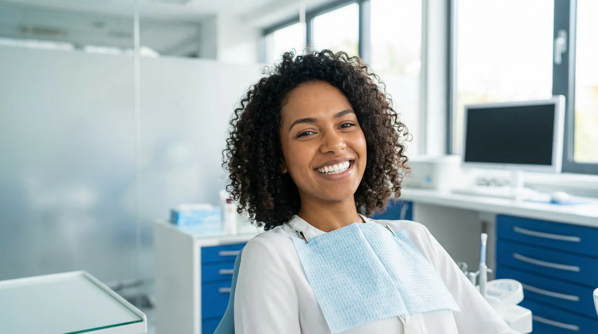 Resultado de Tratamento Ortodôntico - Oris Odontologia Araucária Paciente sorrindo após tratamento ortodôntico na Oris Odontologia em Araucária PR - R. Pedro Druszcz 760 Centro