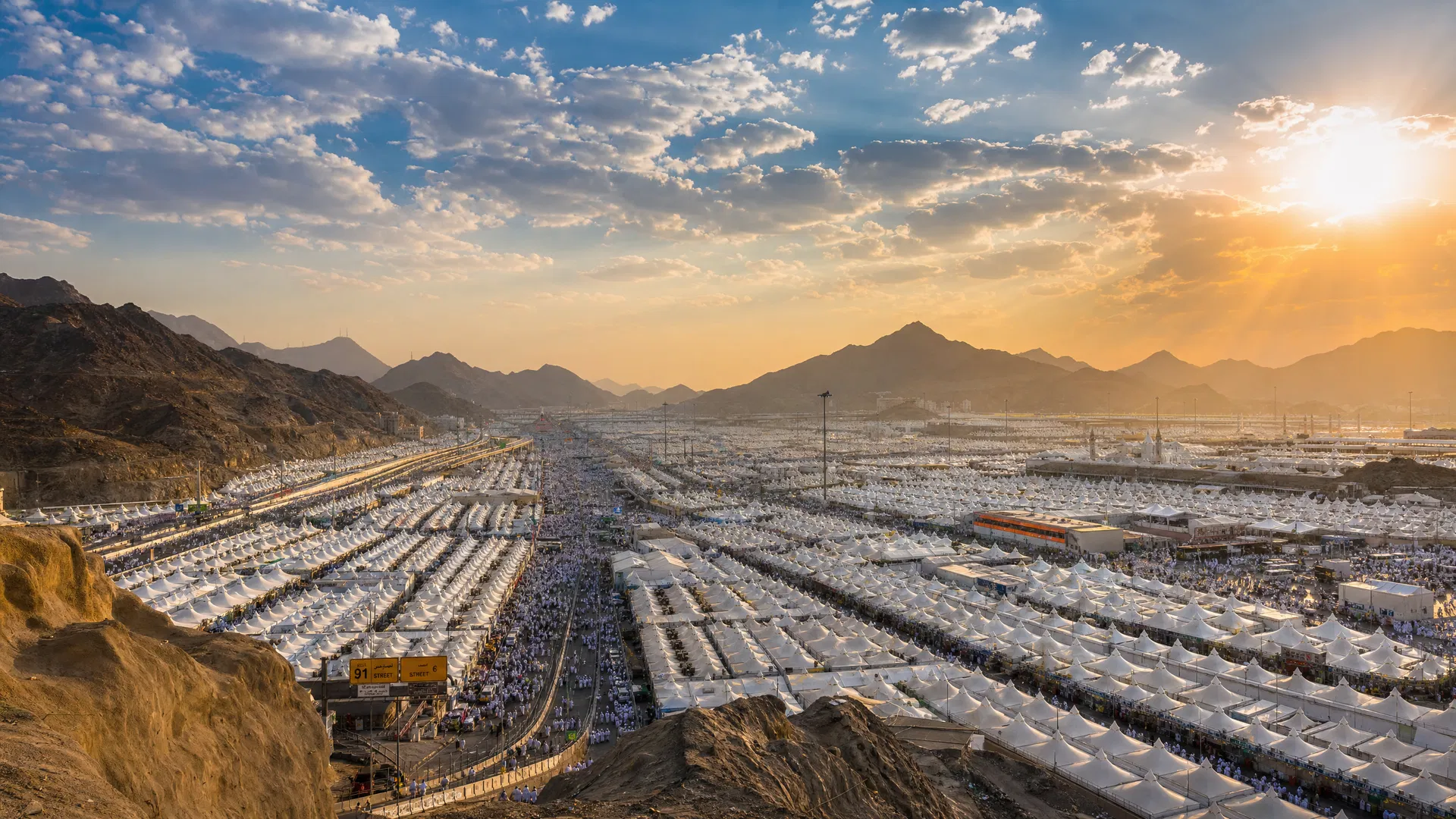 منى