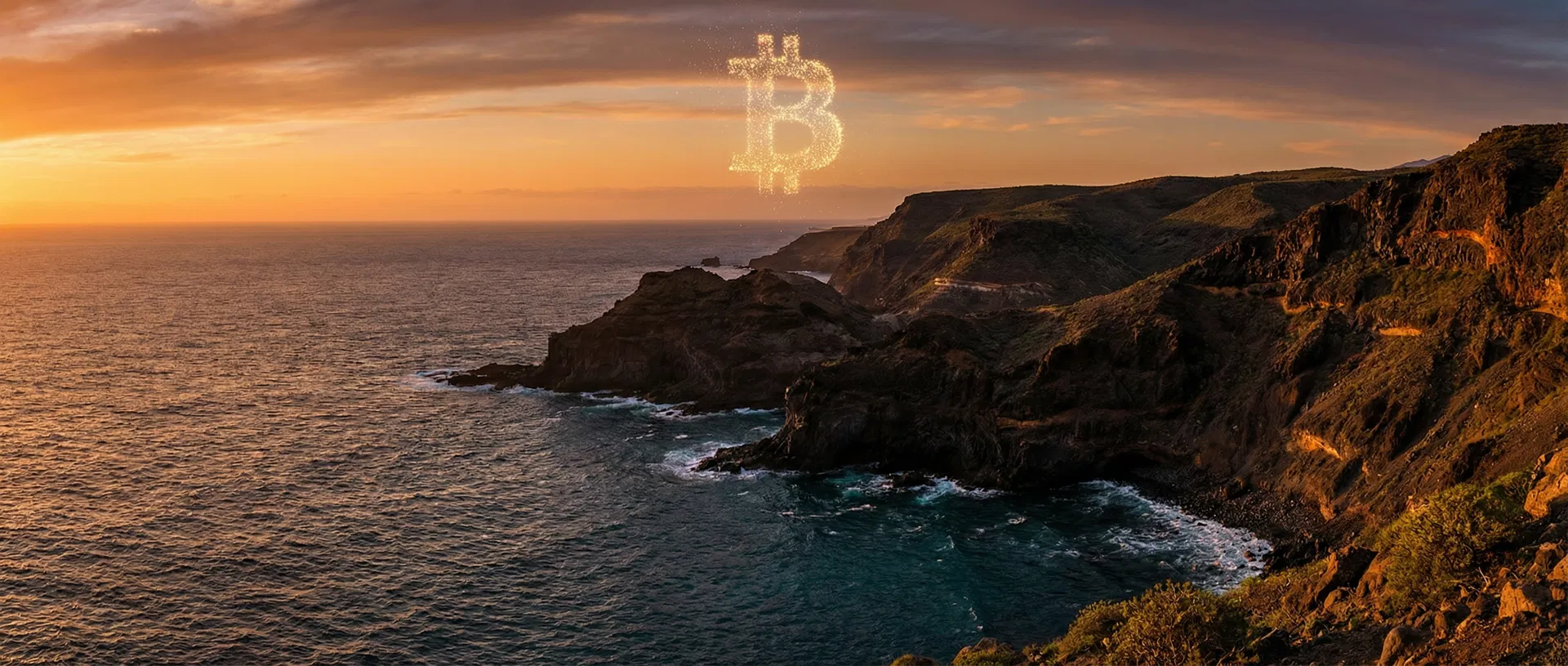 Gran Canaria Küste bei Sonnenuntergang mit Bitcoin-Symbol