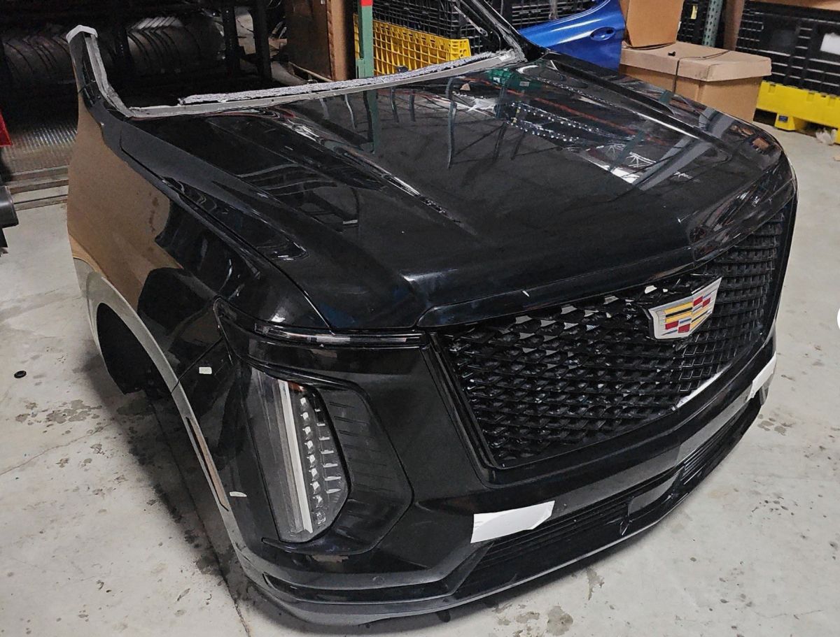 Frente Completo Cadillac Escalade SPORT (2025-2026) – Entrega Inmediata - Imagen 1